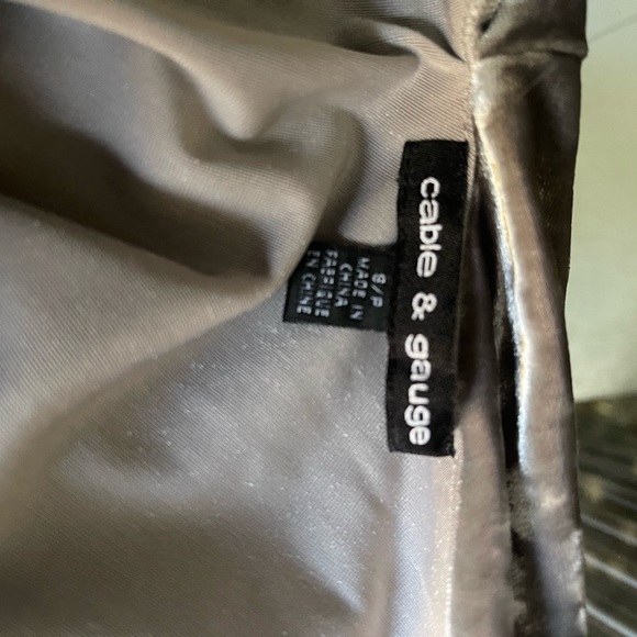 Women’s velvet top in size small… Great for holiday season ..Smoke free home - Picture 3 of 3